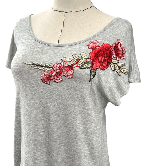 Rue Juju Maternity Grey Short Sleeves Floral Embroidery Ruching T Shirt Small - Picture 2 of 7